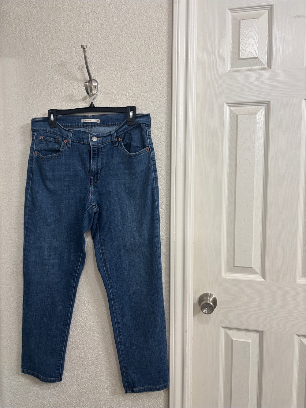 Levi's Boyfriend -Straight Leg Jeans in Mid Blue Denim